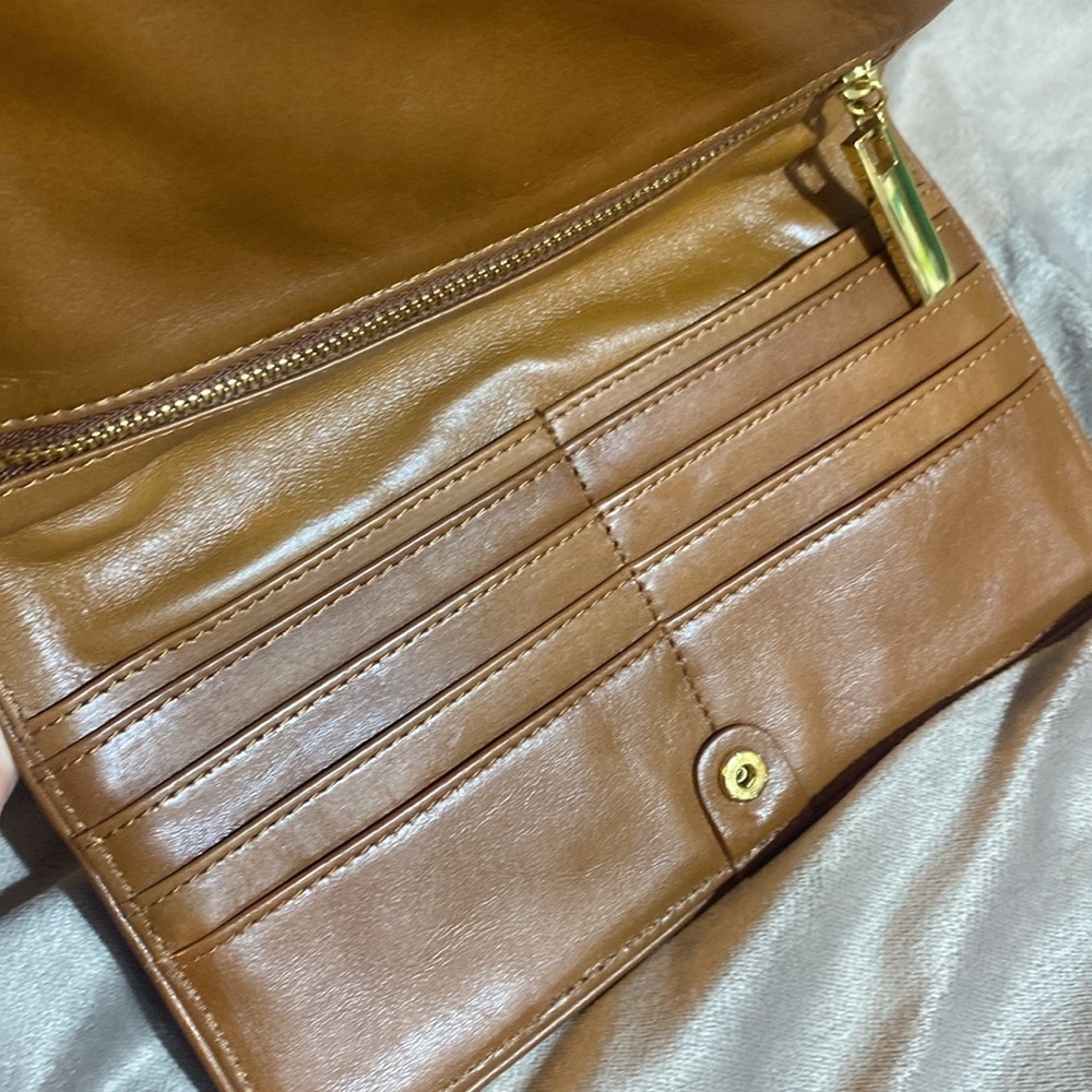 Tory Burch Tan Embossed Leather Bag with Gold Chain - Picture 7 of 10